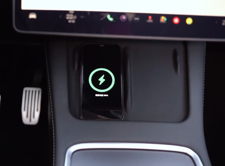 Anti-Slip Pad for Tesla Model 3/Y Wireless Charging Board Elvix - obrazek 6